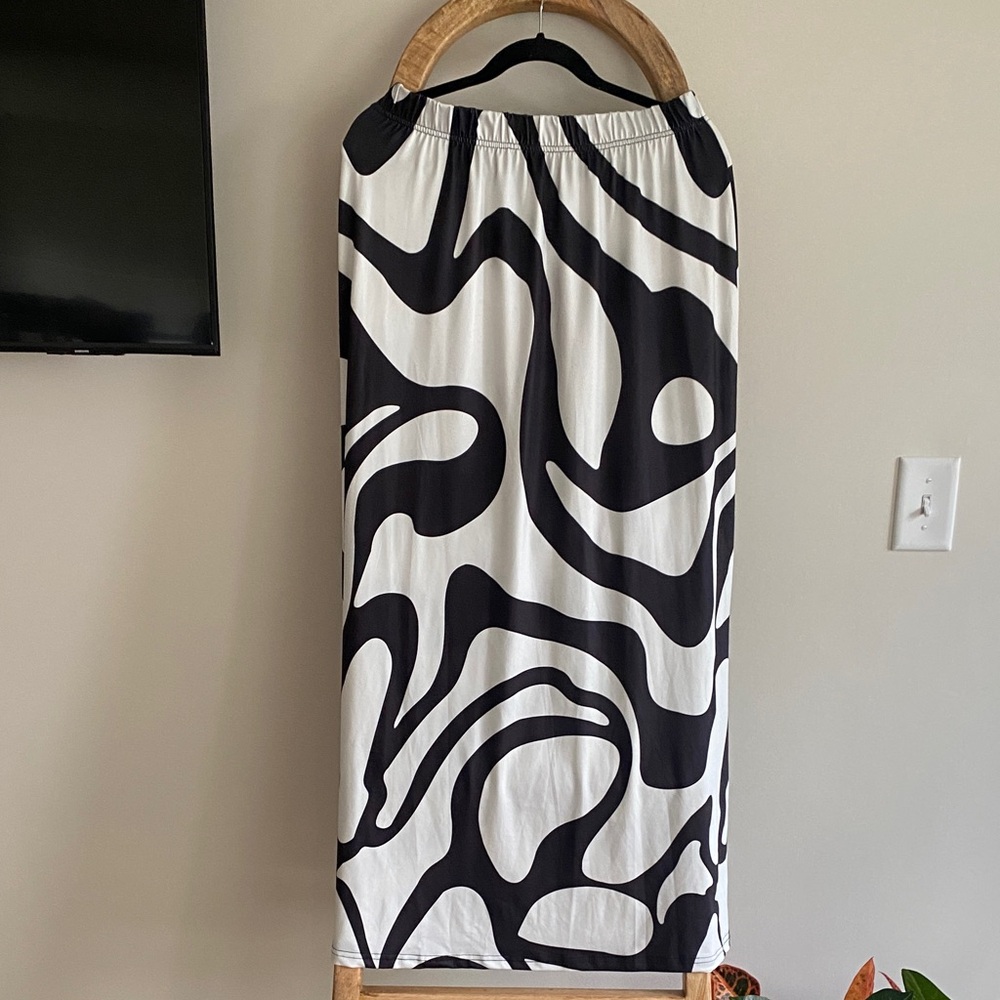 SHEIN Black and White Swirl Midi Skirt